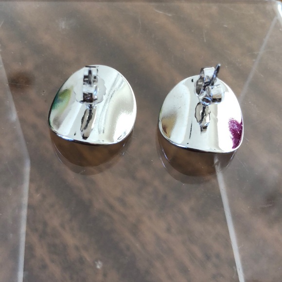 Vintage Avon curved disc pierced earrings silver tone - Picture 3 of 16